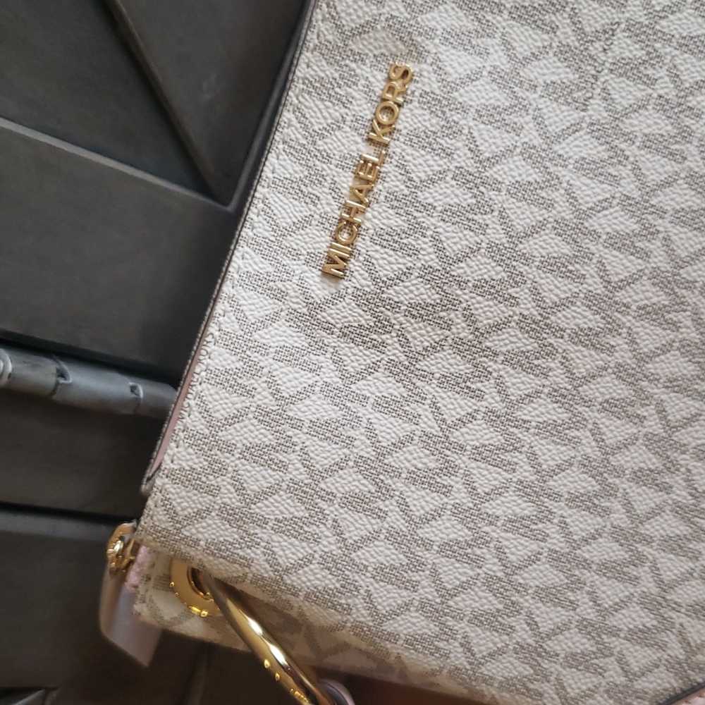 MK crossbody - Picture 2 of 5